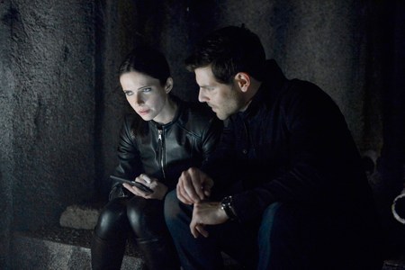 Bitsie Tulloch as Juliette Silverton and David Giuntoli as Nick Burkhardt on 