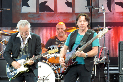Neil Giraldo and band