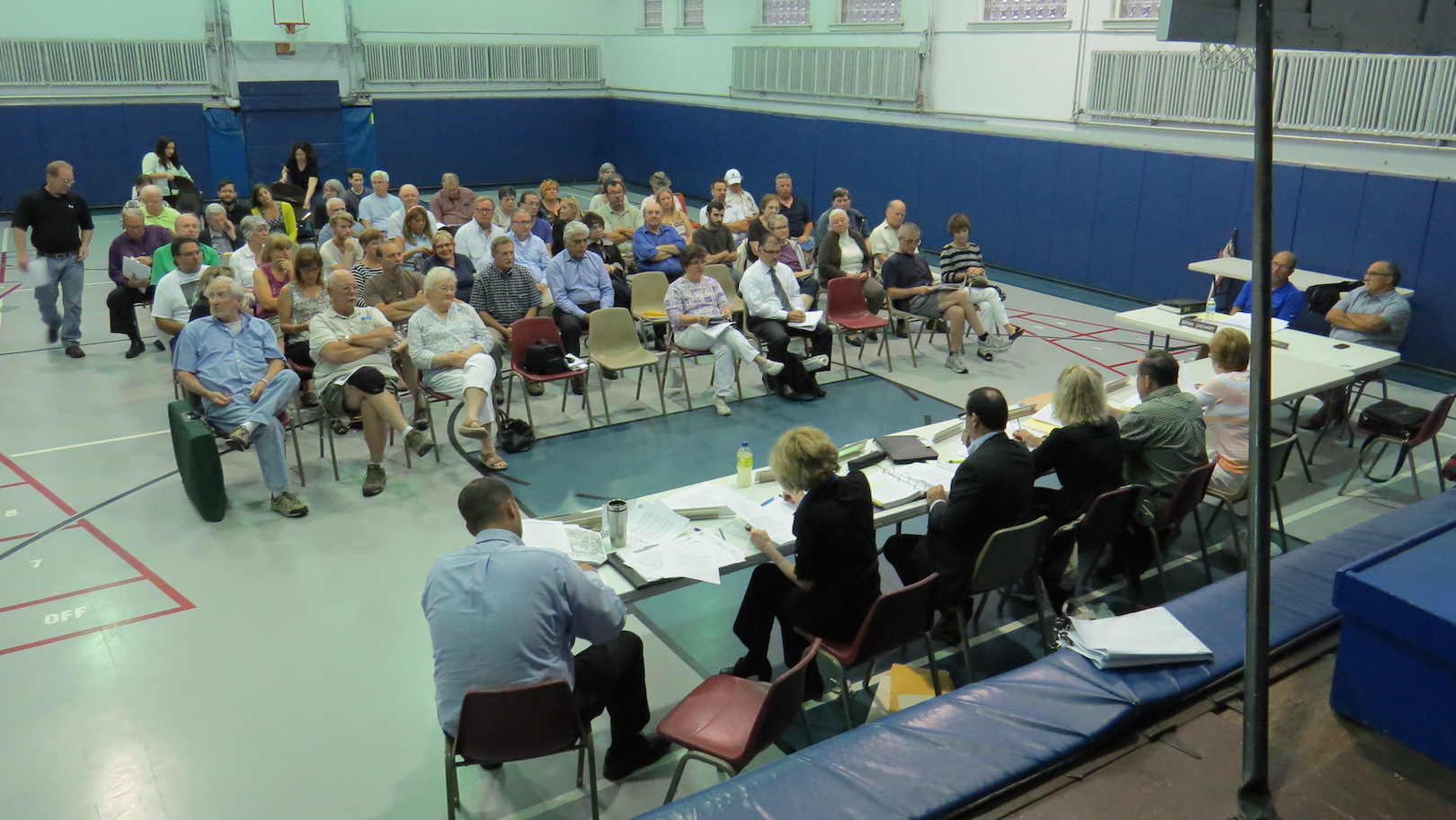 An early shot of the crowd. 