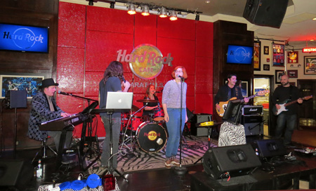 Hannah Kadryna sings alongside The Nayjays.