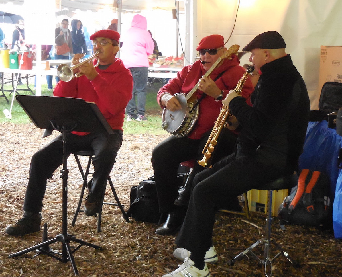 Live music was played in the tent where the Kiwanis Club served up peach shortcake and peach soda.